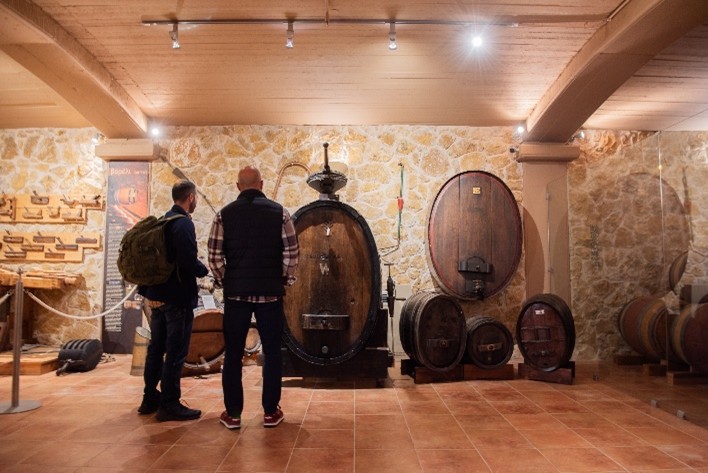 Τα Estates Costa Lazaridi γιορτάζουν το κρασί σε Δράμα και Αθήνα και στηρίζουν το έργο της Καλλιστώ